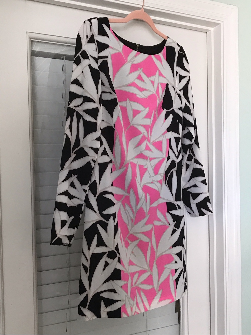 Vince Camuto Pink and Black Leaf-Print Long Sleeve Shift Dress
